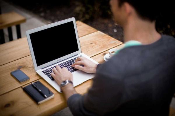 Laravel Full-Stack Development Practice